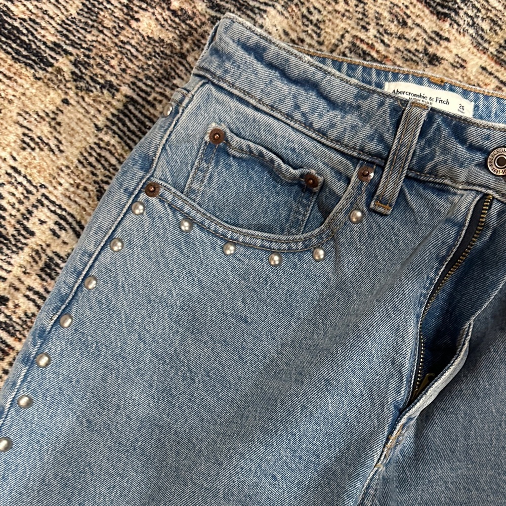 Abercrombie & Fitch Curve Love Studded 90’s Relaxed Jeans - Picture 4 of 7